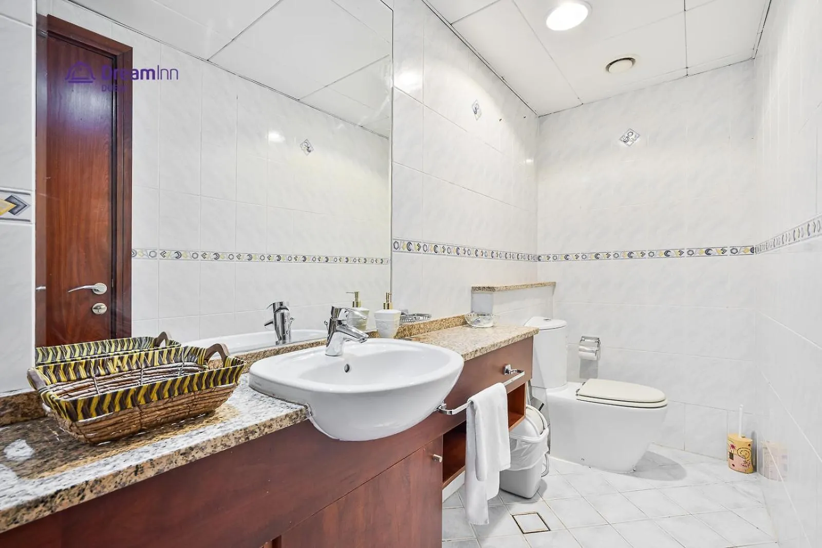Spacious 1Br Apartment Lake View Tower, Cluster B Jlt Dubai Birleşik Arap Emirlikleri